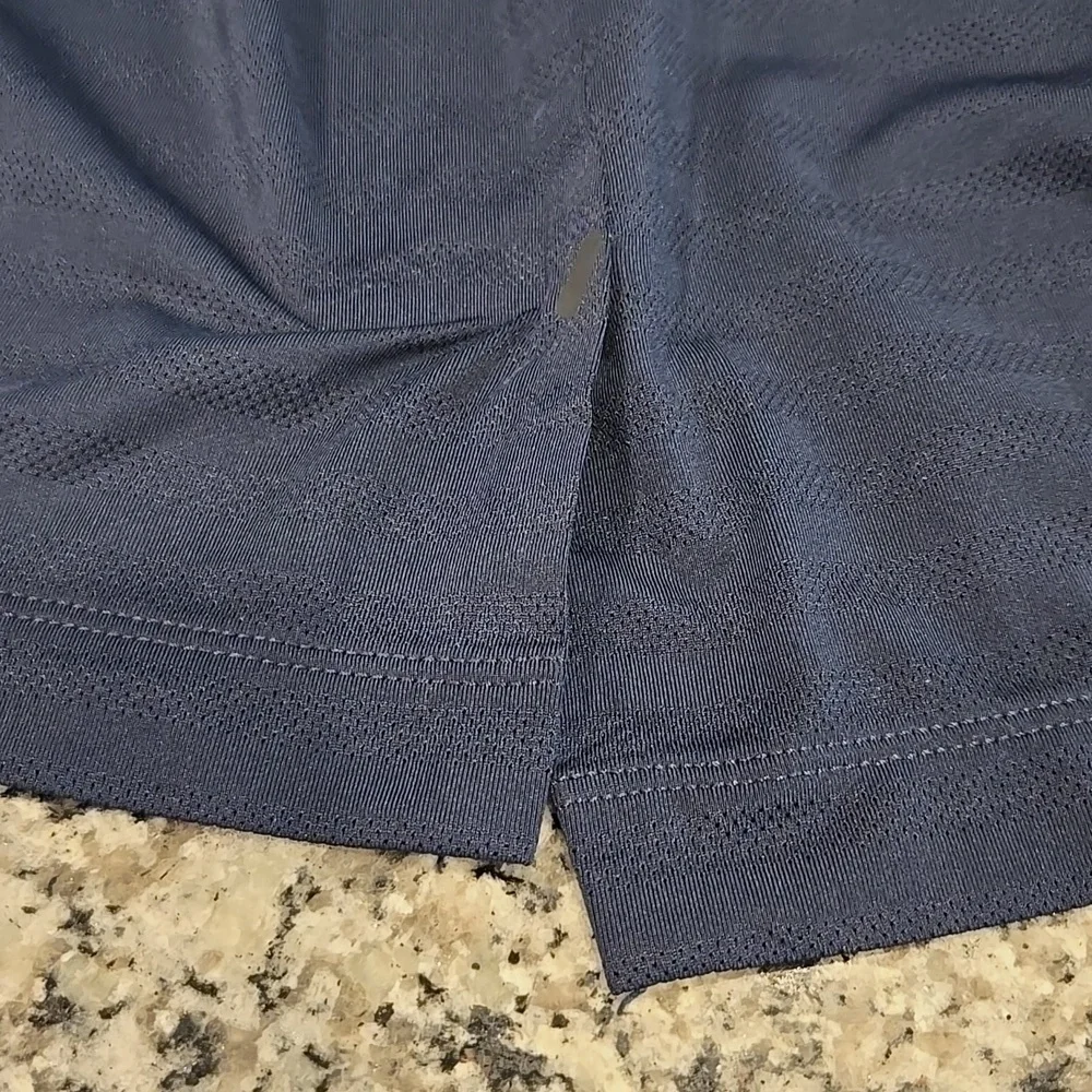 RHONE X PELOTON PERFORMANCE T-SHIRT. SIZE XXL. NAVY BLUE.